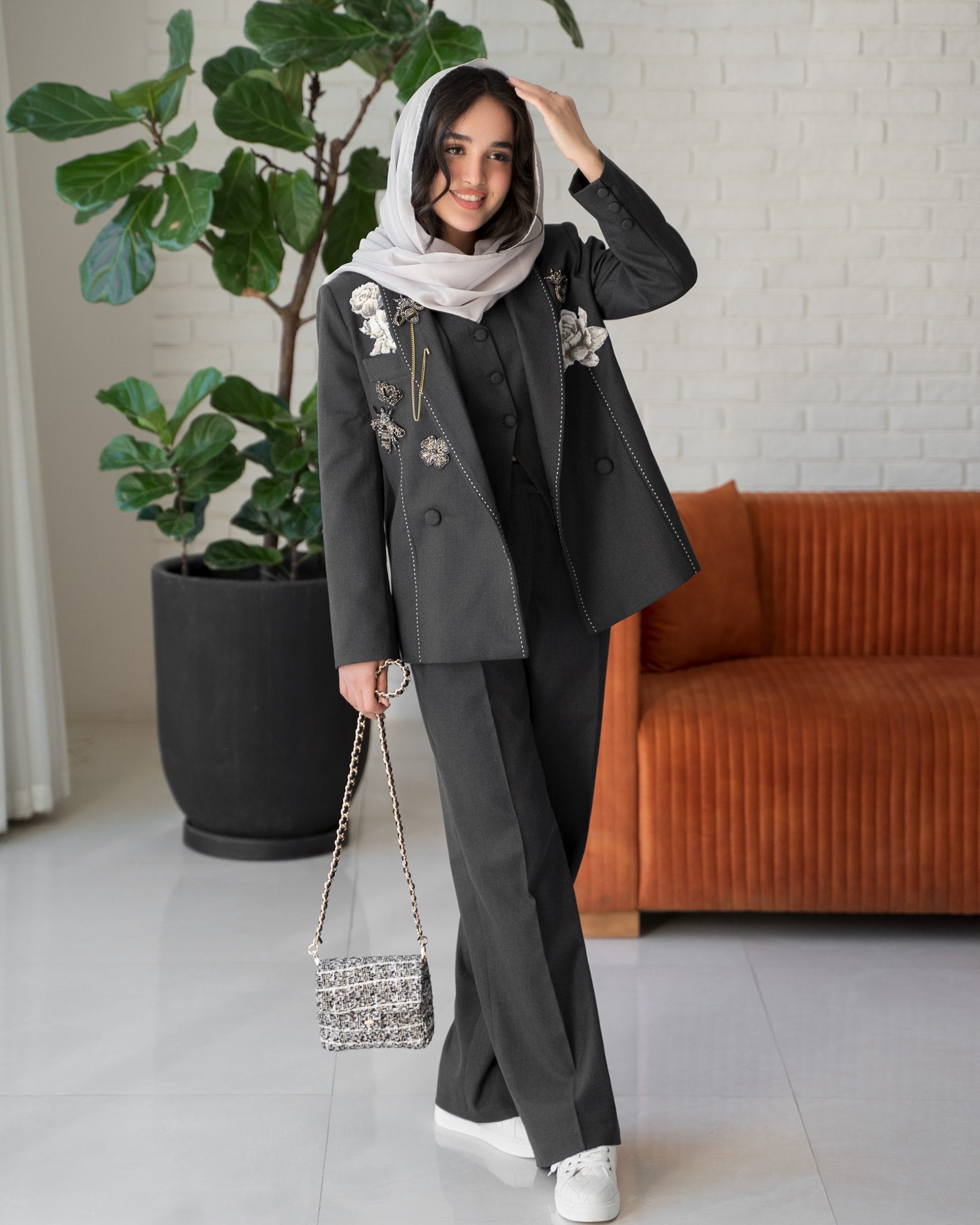 ست کت شلوار و وست vip جواهردوزی - Image 6