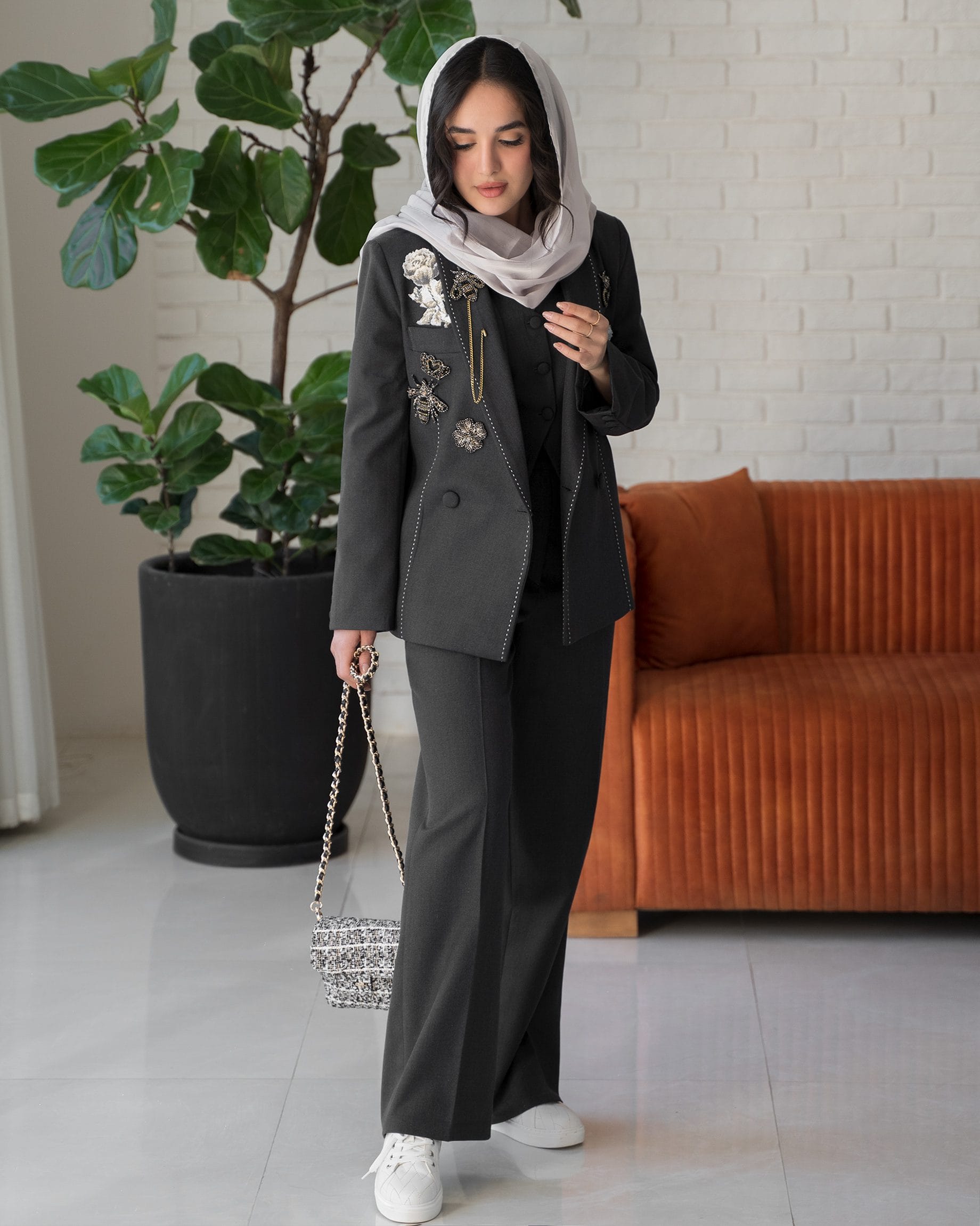 ست کت شلوار و وست vip جواهردوزی - Image 3