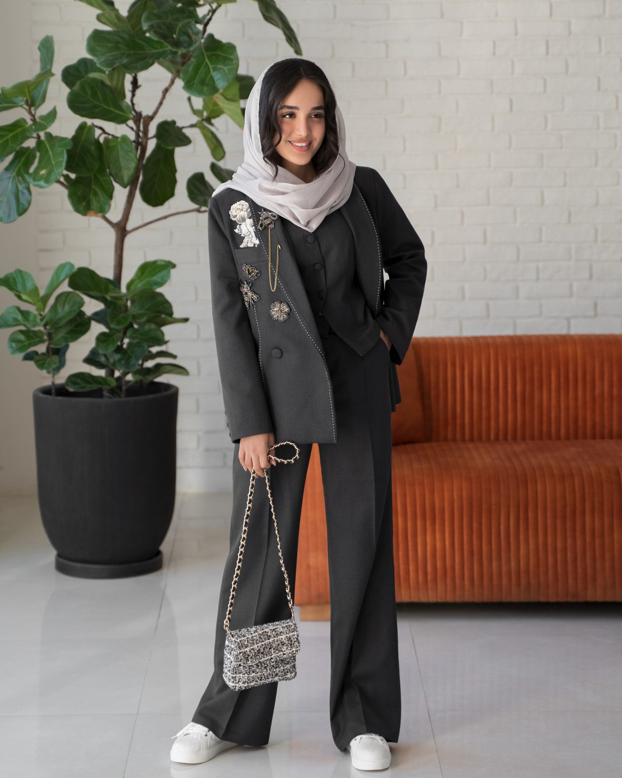 ست کت شلوار و وست vip جواهردوزی